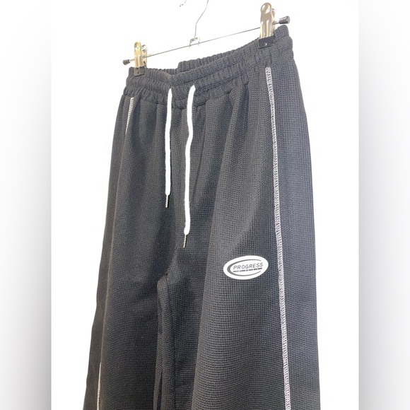 Women’s Wide Leg Woven Casual Sweatpants - Picture 5 of 6